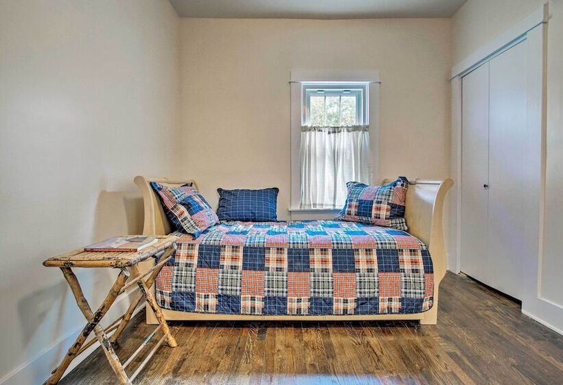 Remodeled Historic Farmhouse ~20 Mi To Kc!