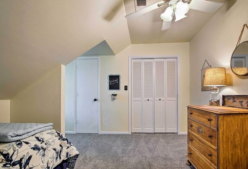 Remodeled Historic Farmhouse ~20 Mi To Kc!