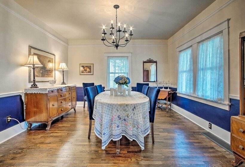 Remodeled Historic Farmhouse ~20 Mi To Kc!