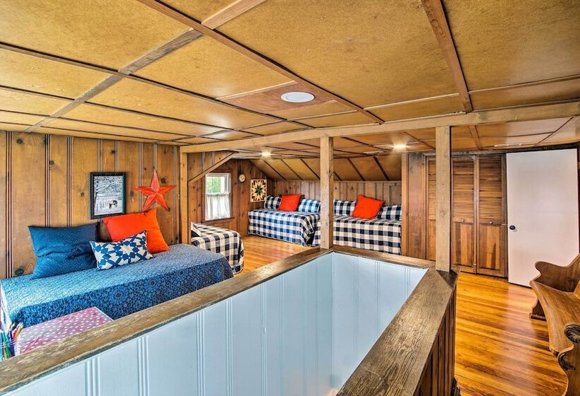 Remodeled Historic Farmhouse ~20 Mi To Kc!