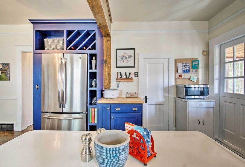 Remodeled Historic Farmhouse ~20 Mi To Kc!