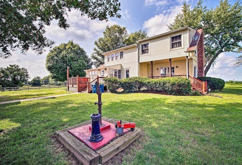 Remodeled Historic Farmhouse ~20 Mi To Kc!
