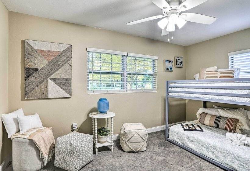 Remodeled St Petersburg Retreat W/ Hot Tub!