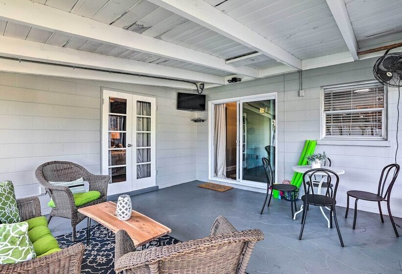 Remodeled St Petersburg Retreat W/ Hot Tub!