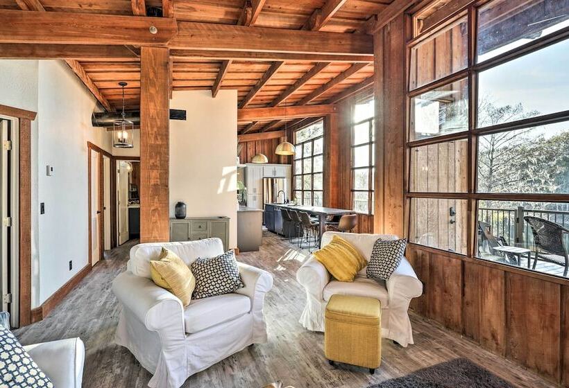 Fort White Retreat: Deck & River Access!