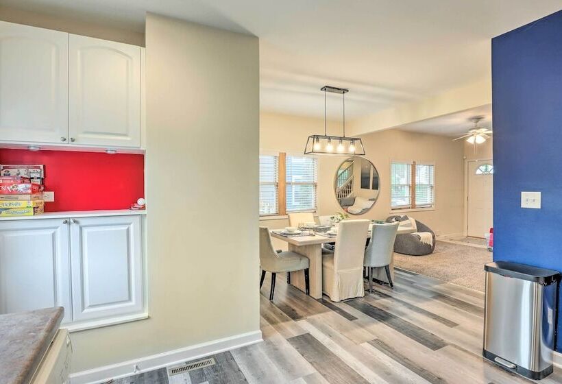 Renovated Lake Geneva Home Near Dtwn + Beach!