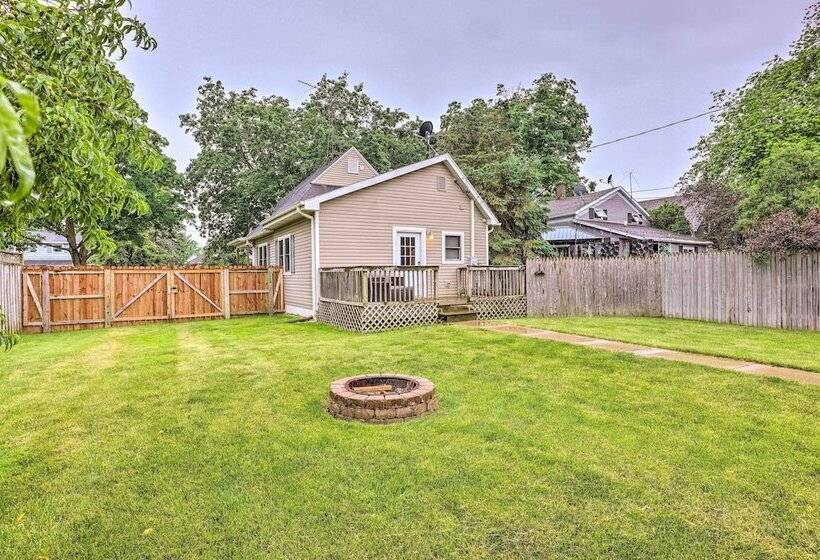 Renovated Lake Geneva Home Near Dtwn + Beach!