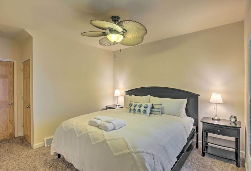 Renovated Lake Geneva Home Near Dtwn + Beach!