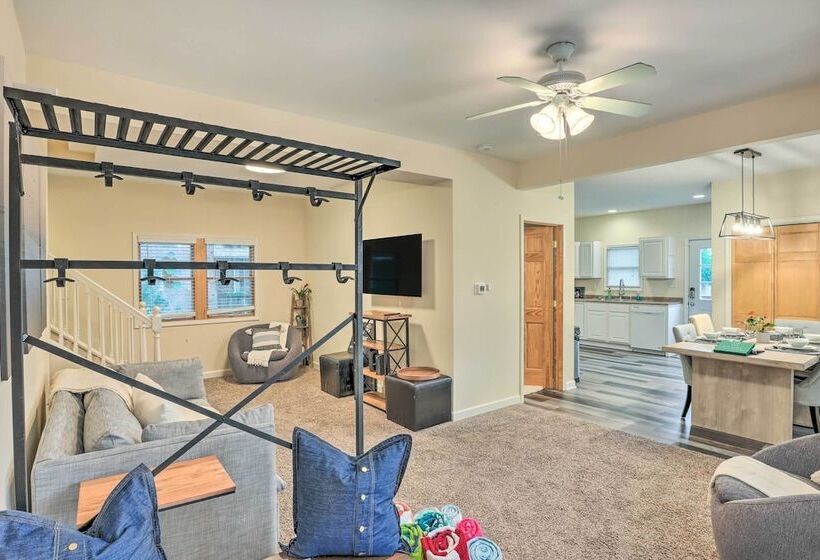 Renovated Lake Geneva Home Near Dtwn + Beach!