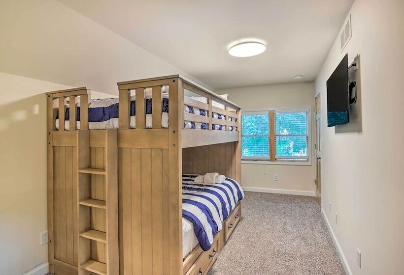 Renovated Lake Geneva Home Near Dtwn + Beach!