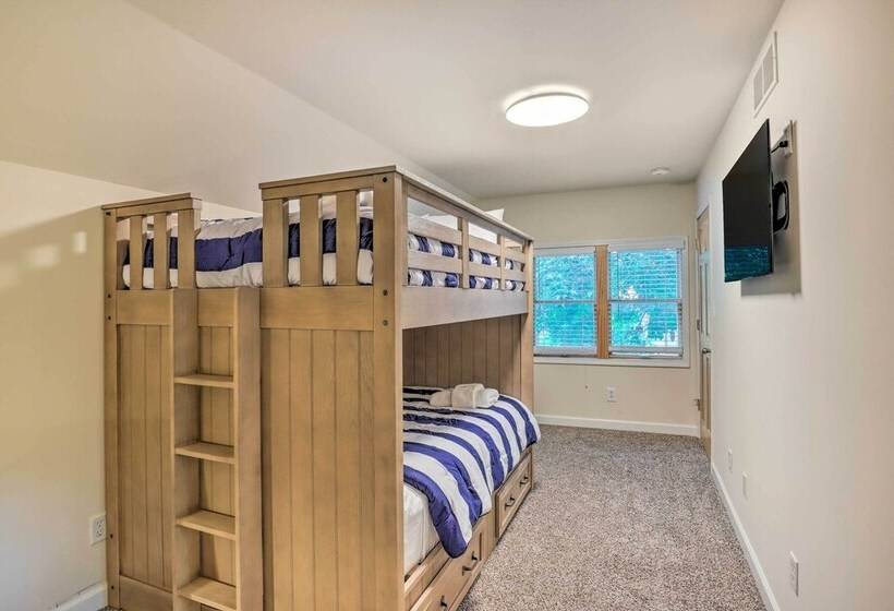 Renovated Lake Geneva Home Near Dtwn + Beach!