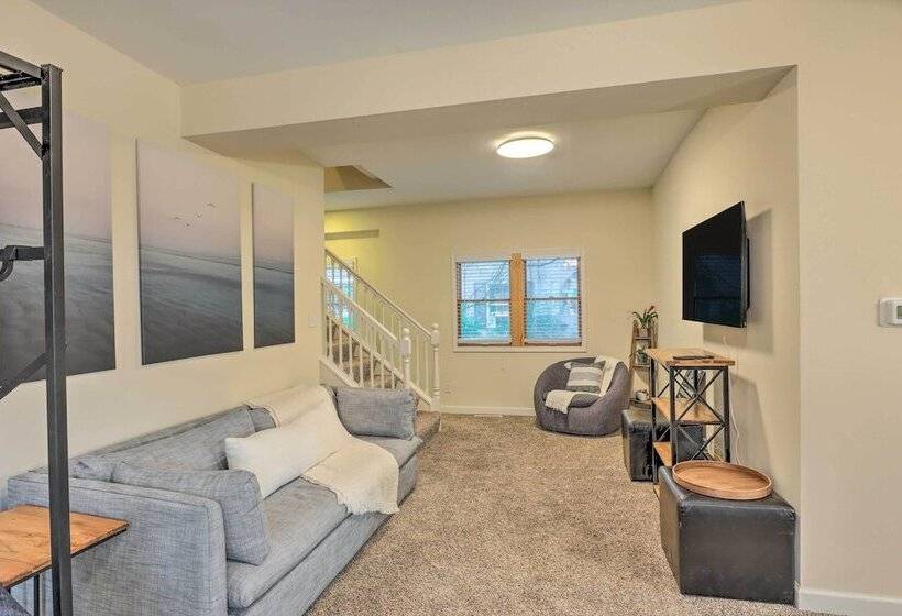 Renovated Lake Geneva Home Near Dtwn + Beach!