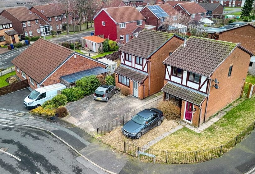 Резиденция Lovely 3 Bed Cosy House In Greater Manchester