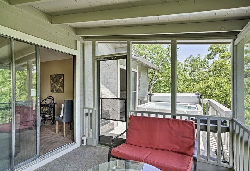 Resort Home W/ Hot Tub On Lake Of The Ozarks!
