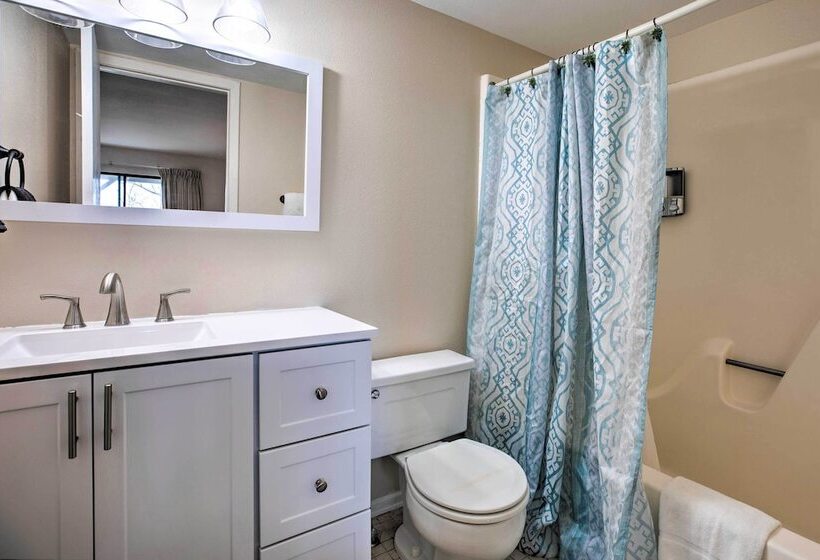 Resort Home W/ Hot Tub On Lake Of The Ozarks!