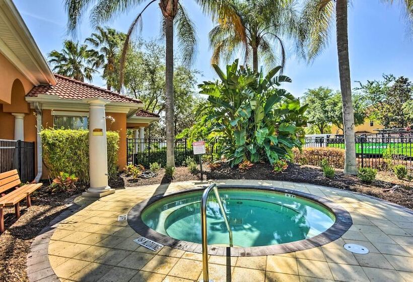 Pool & Hot Tub: Resort Style Davenport Villa