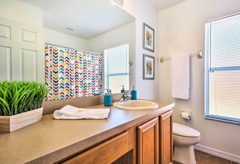 Pool & Hot Tub: Resort Style Davenport Villa