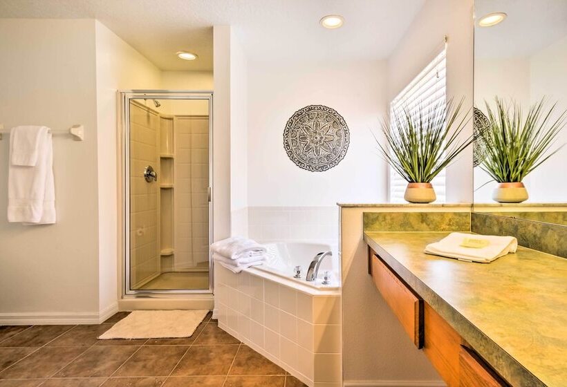 Pool & Hot Tub: Resort Style Davenport Villa