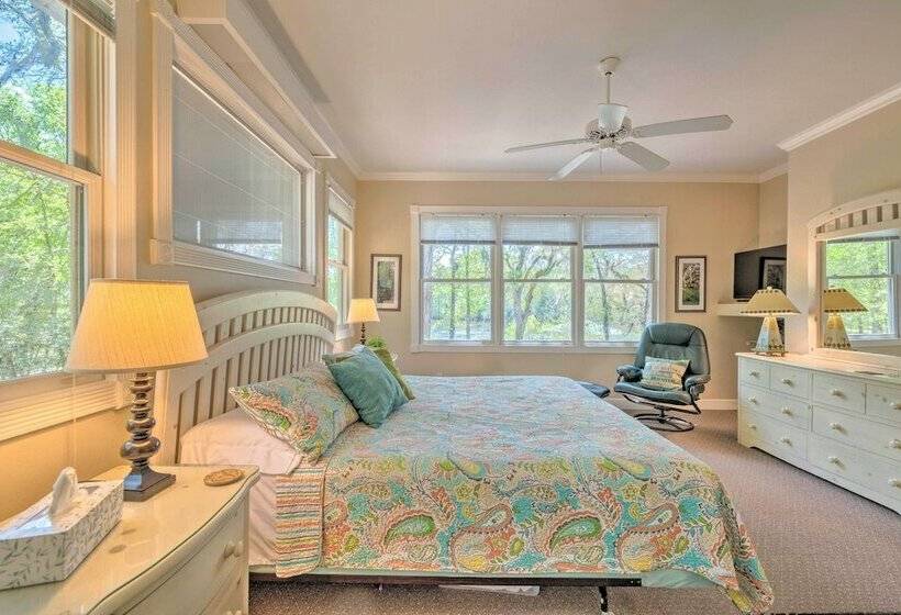 Riverfront Bell Gem: Boat Slip + Outdoor Amenities