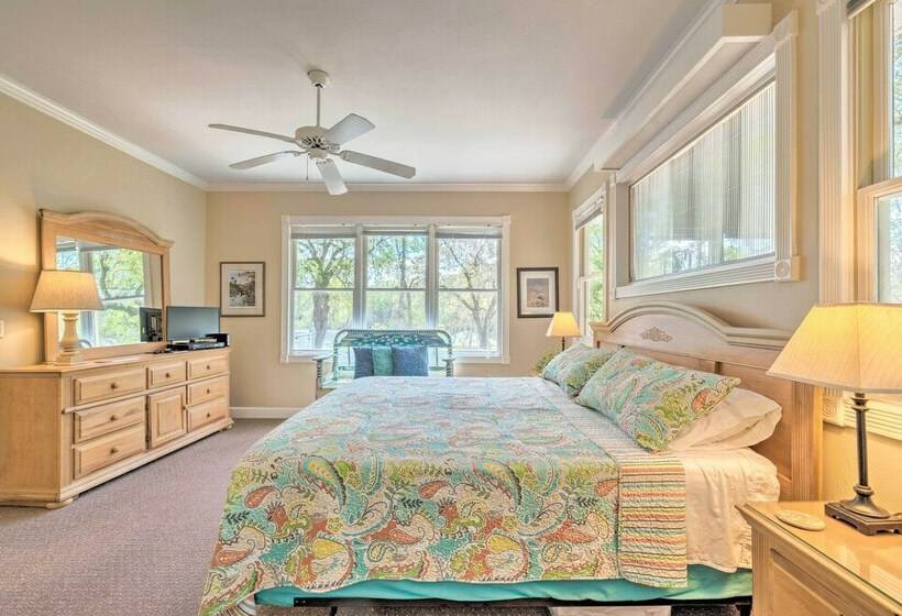 Riverfront Bell Gem: Boat Slip + Outdoor Amenities