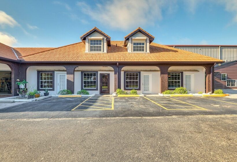 Parkside Titusville Escape: Home Gym + Pickleball!