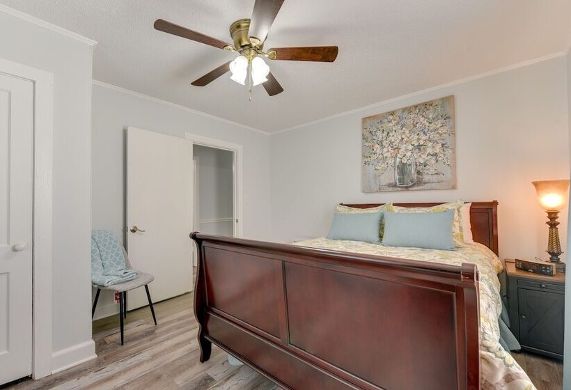 Rock Hill Cottage W/ Spacious Yard & Fire Pit!