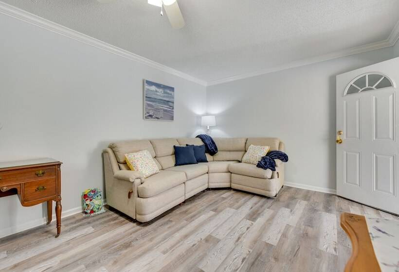 Rock Hill Cottage W/ Spacious Yard & Fire Pit!