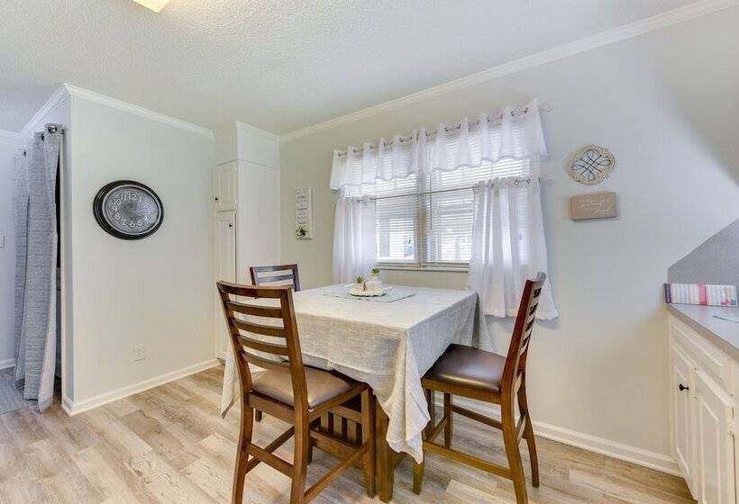 Rock Hill Cottage W/ Spacious Yard & Fire Pit!