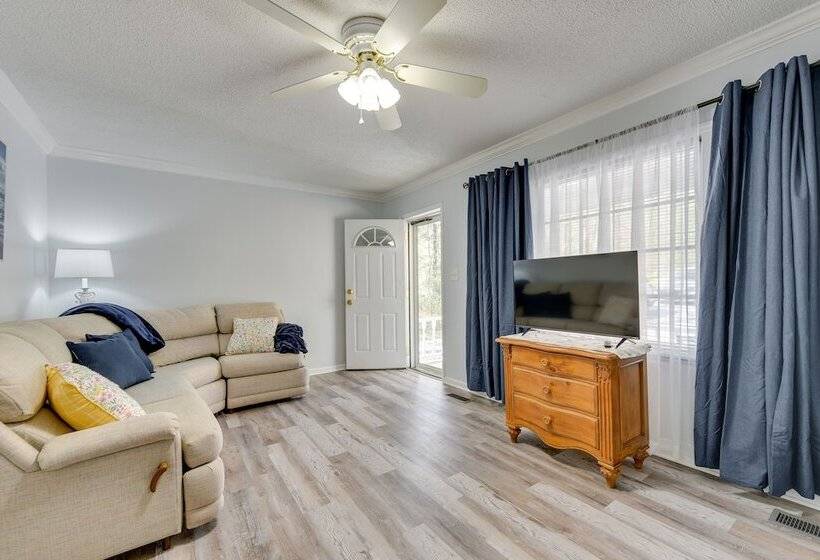 Rock Hill Cottage W/ Spacious Yard & Fire Pit!