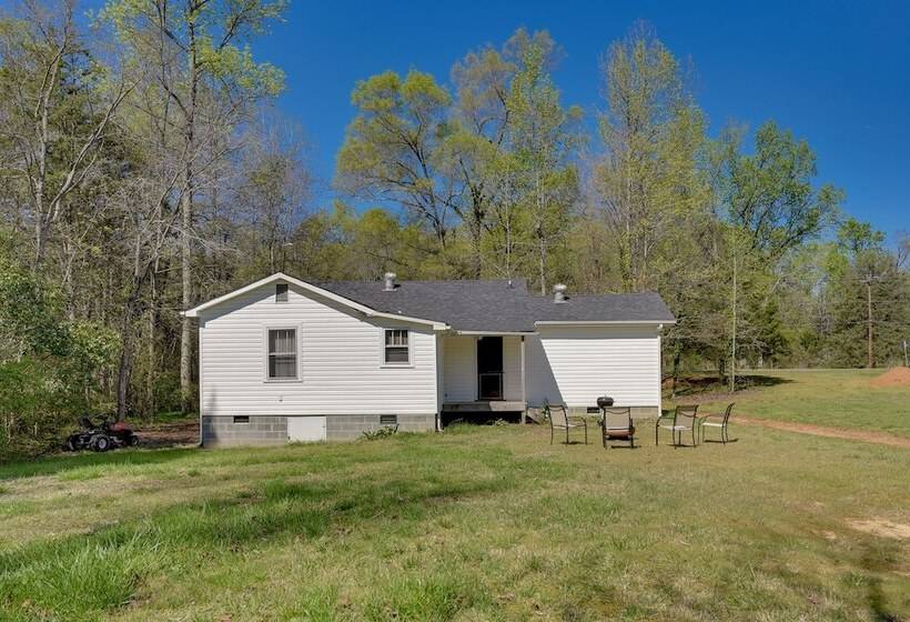 Rock Hill Cottage W/ Spacious Yard & Fire Pit!