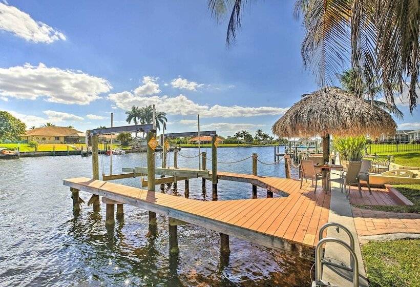 Waterfront Pool & Spa: Relaxing Cape Coral Retreat