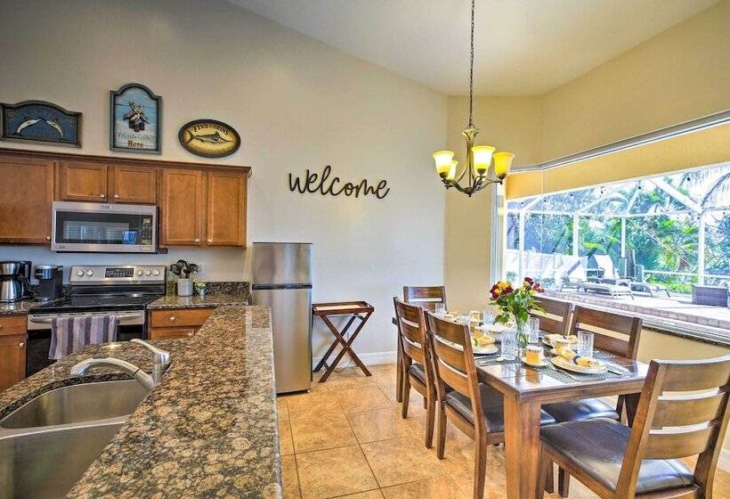 Waterfront Pool & Spa: Relaxing Cape Coral Retreat