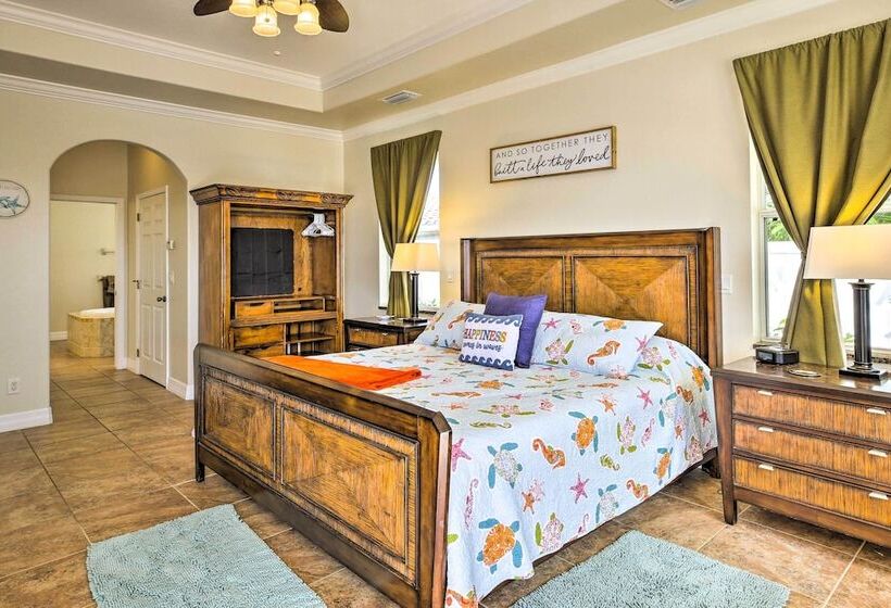 Waterfront Pool & Spa: Relaxing Cape Coral Retreat