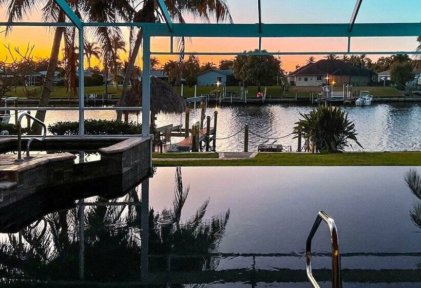 Waterfront Pool & Spa: Relaxing Cape Coral Retreat