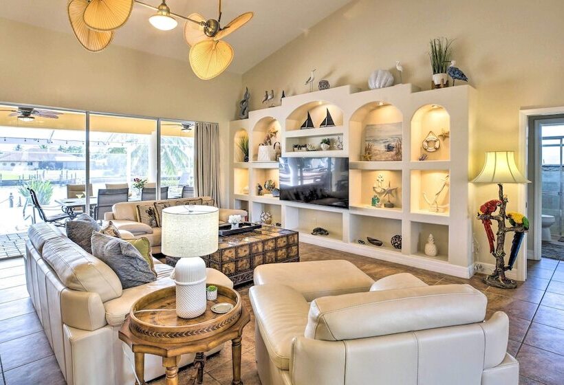 Waterfront Pool & Spa: Relaxing Cape Coral Retreat