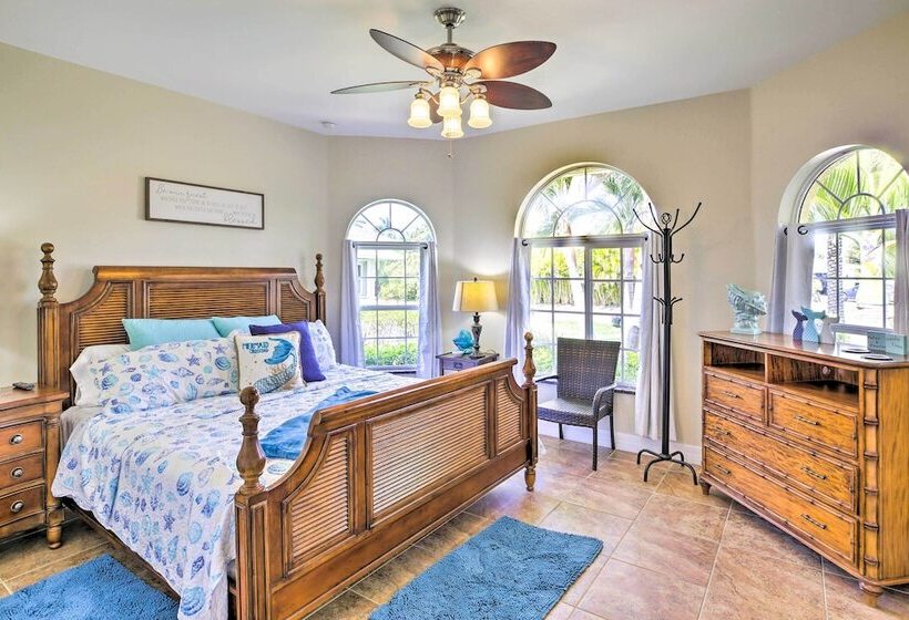 Waterfront Pool & Spa: Relaxing Cape Coral Retreat