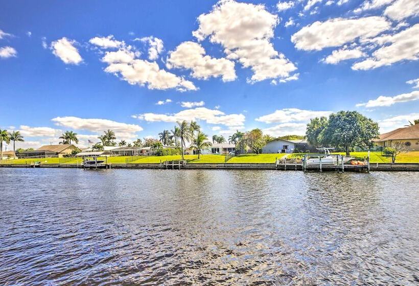 Waterfront Pool & Spa: Relaxing Cape Coral Retreat