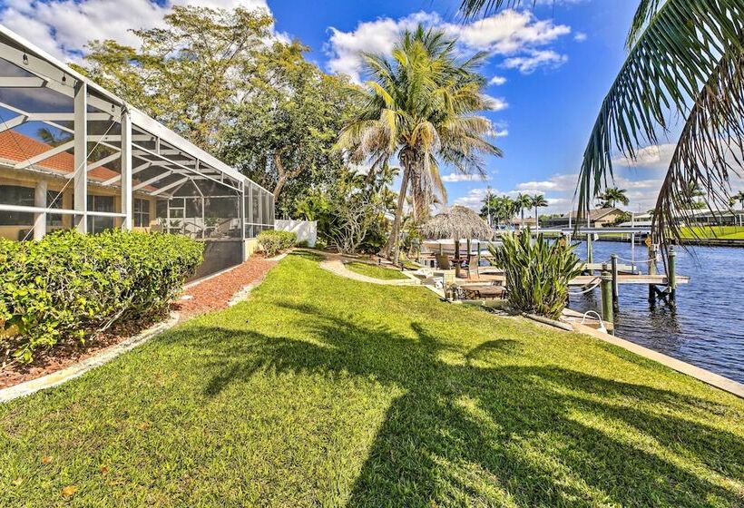 Waterfront Pool & Spa: Relaxing Cape Coral Retreat