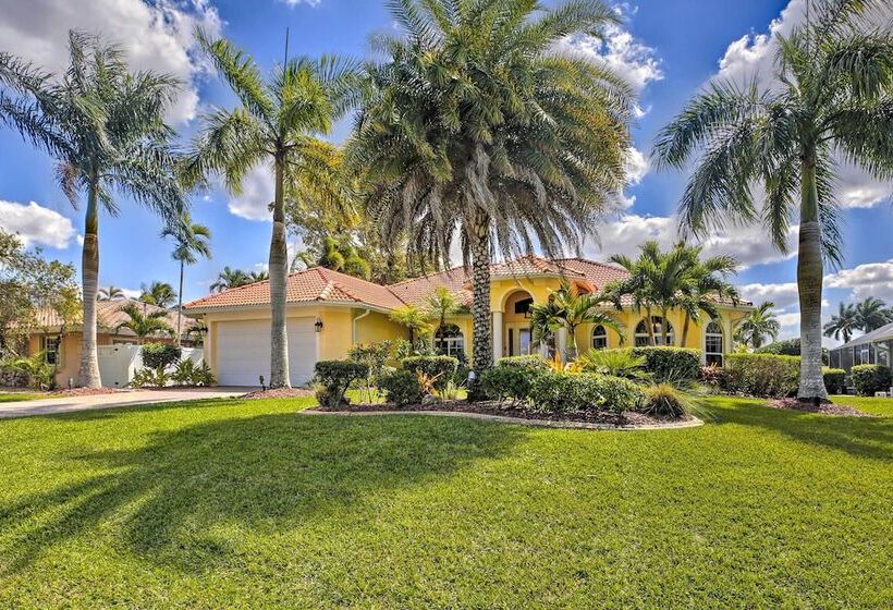 Waterfront Pool & Spa: Relaxing Cape Coral Retreat