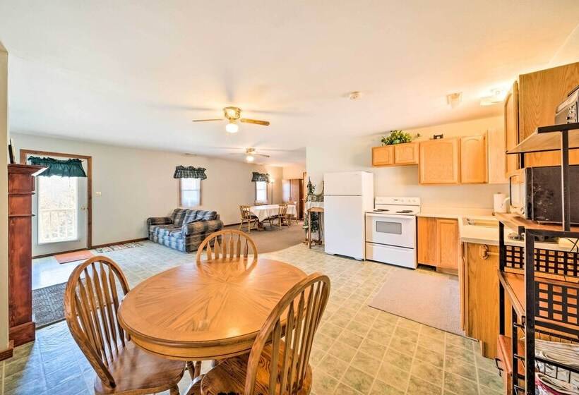 Rustic Iowa Cabin: 10 Mi To Maquoketa Caves