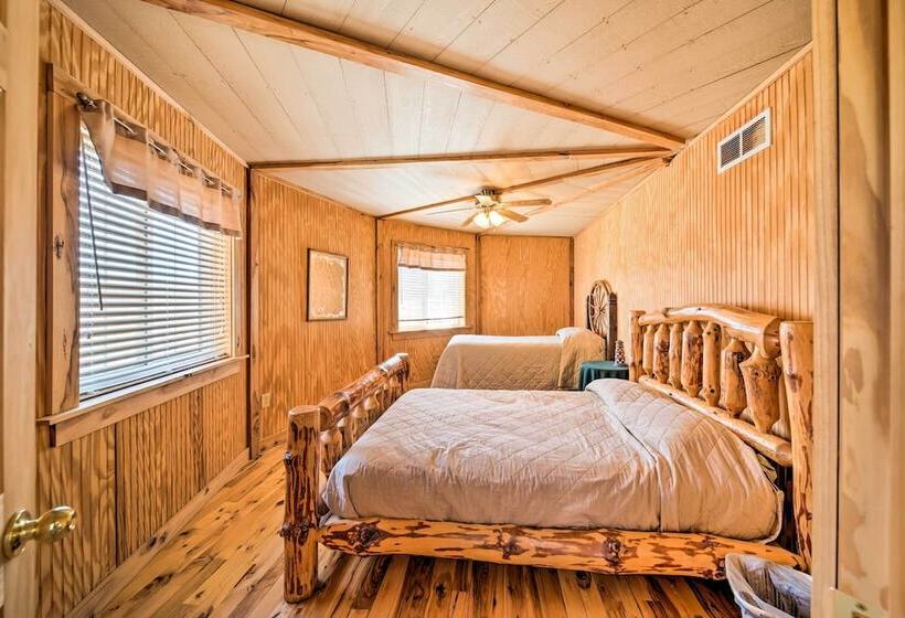 Rustic Iowa Cabin: 10 Mi To Maquoketa Caves