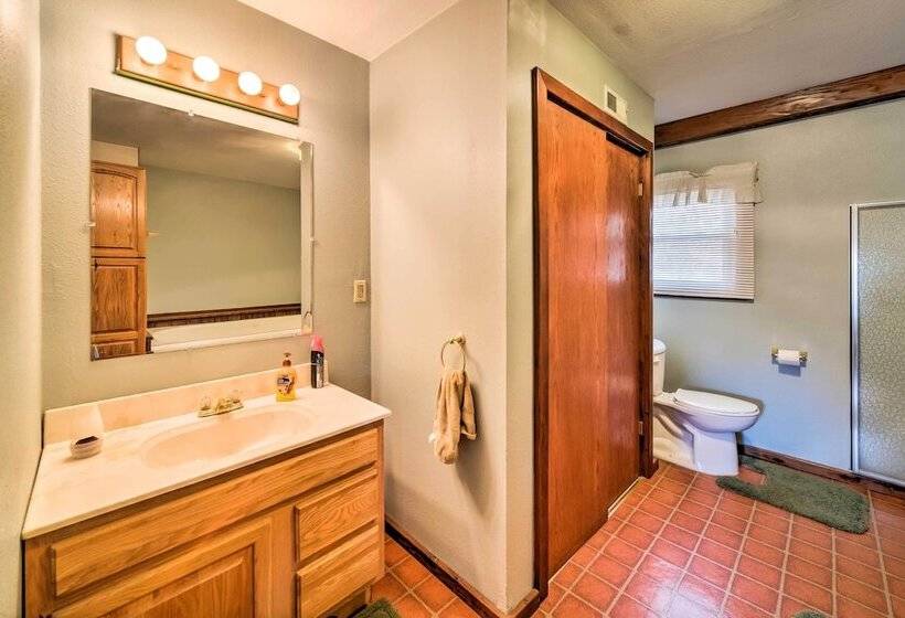 Rustic Iowa Cabin: 10 Mi To Maquoketa Caves