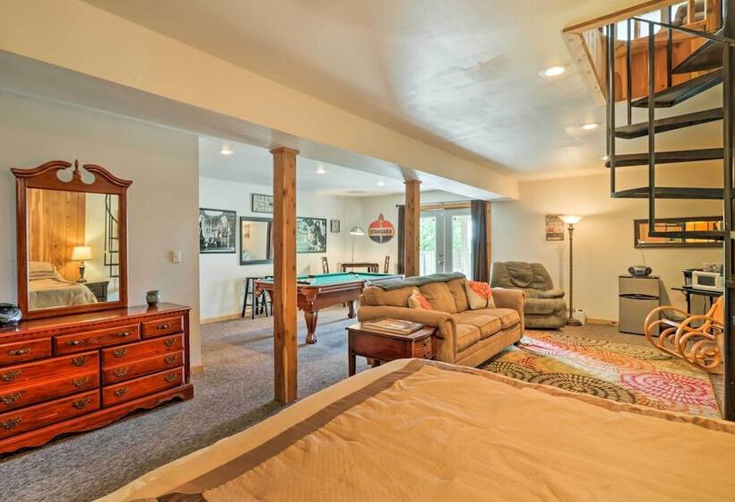 Rustic Lamar Cabin W/ Deck & Private Hot Tub