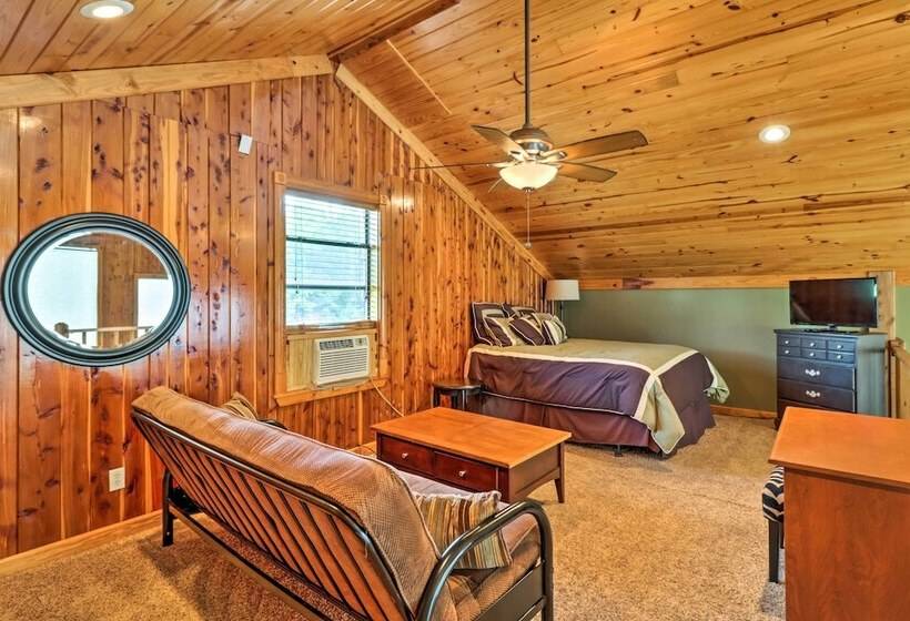 Rustic Lamar Cabin W/ Deck & Private Hot Tub