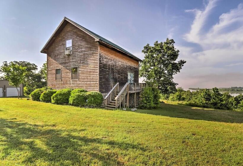 Rustic Lamar Cabin W/ Deck & Private Hot Tub