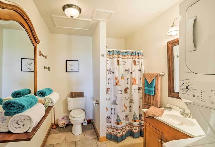 Rustic Lamar Cabin W/ Deck & Private Hot Tub