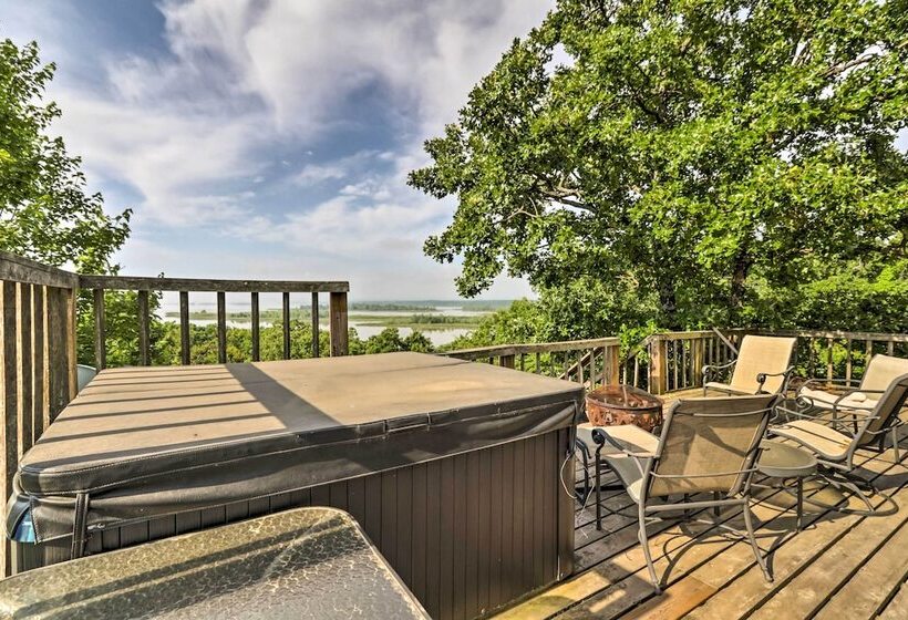 Rustic Lamar Cabin W/ Deck & Private Hot Tub