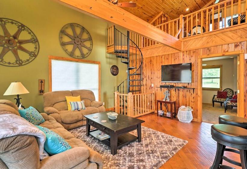 Rustic Lamar Cabin W/ Deck & Private Hot Tub