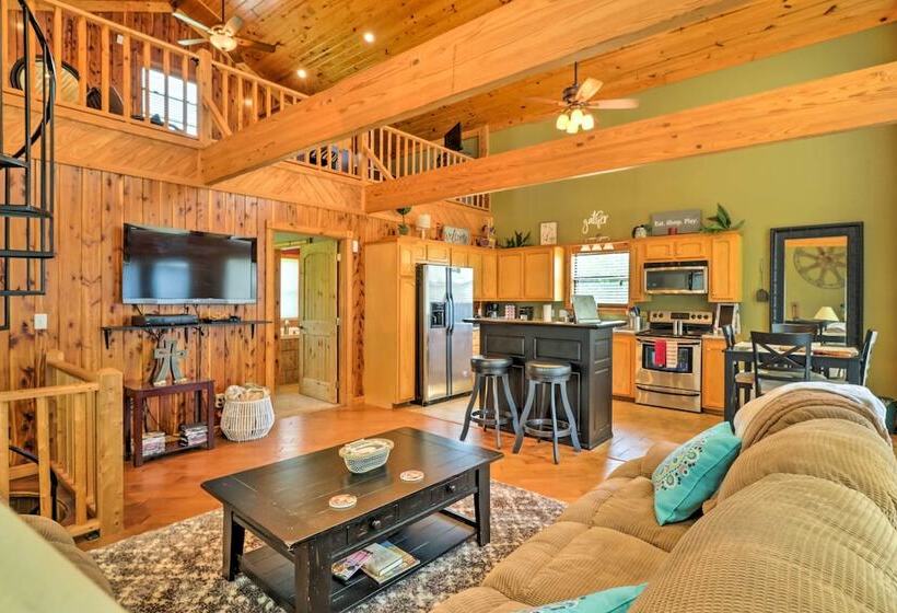 Rustic Lamar Cabin W/ Deck & Private Hot Tub