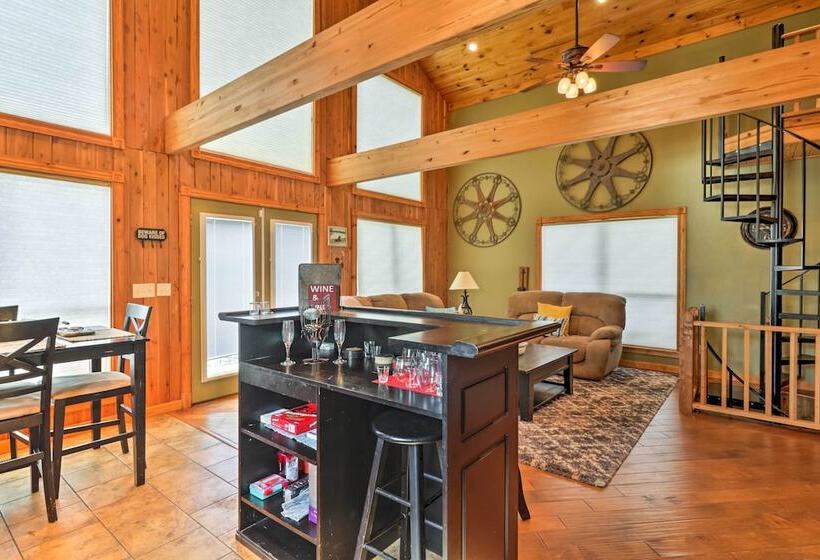 Rustic Lamar Cabin W/ Deck & Private Hot Tub